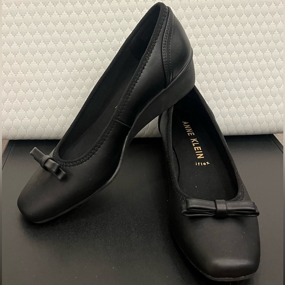 Anne Klein Women's Black Ballet Flats - Size 6